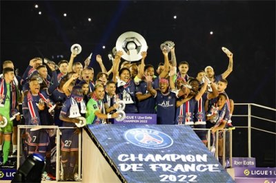 ​（体育）（2）足球——法甲：巴黎圣日耳曼庆祝夺得联赛冠军