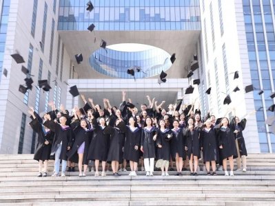 ​高能！这些「乘风破浪」的毕业照超乎你的想象