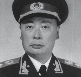 ​1947年，担任陈毅华野司令员，为什么能震慑那些骄兵悍将？