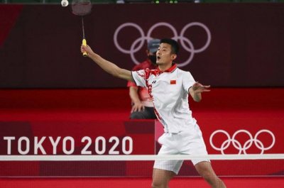 ​羽毛球男单半决赛，谌龙2-0印尼名将金廷挺进决赛