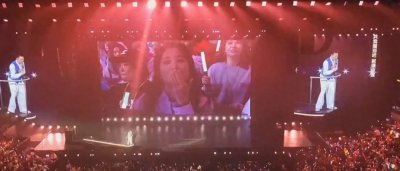 ​贾玲去看刘德华跨年演唱会，网友懵了：两个贾玲？