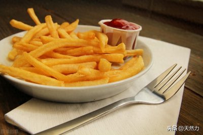 ​炸薯条怎么做才又香又脆，还不回软，学会以后想吃就自己动手
