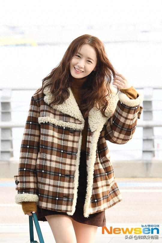 行走的人偶!少女时代林允儿飞往澳门,机场中的美貌引关注