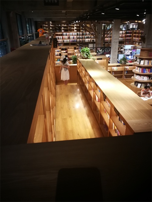 带大家看看时见鹿书店，黄晓明的《中餐厅》有没有拍到这些呢