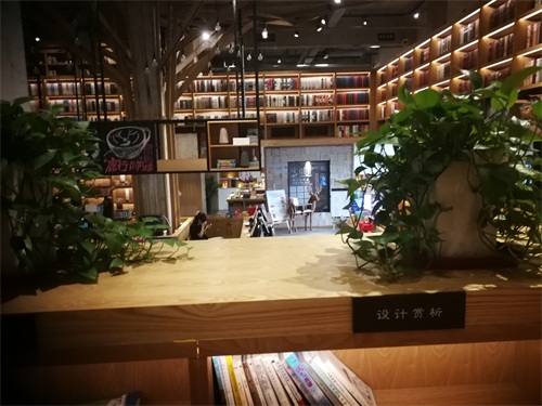带大家看看时见鹿书店，黄晓明的《中餐厅》有没有拍到这些呢