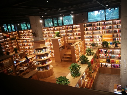 带大家看看时见鹿书店，黄晓明的《中餐厅》有没有拍到这些呢