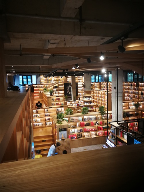 带大家看看时见鹿书店，黄晓明的《中餐厅》有没有拍到这些呢