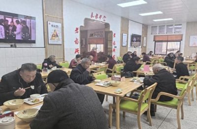 ​“流动餐车”“上门做餐”等助力农村老年助餐服务，如何更好地守护乡村老人“