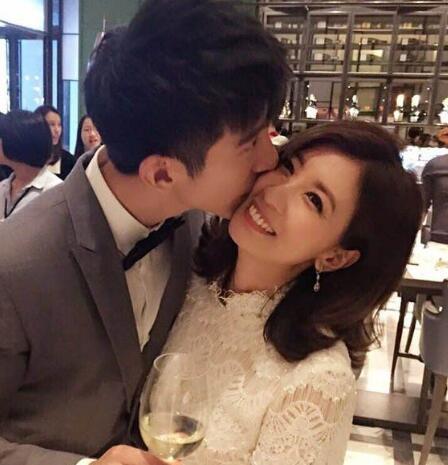 贾静雯为什么和前夫离婚 贾静雯当时经历了什么事情