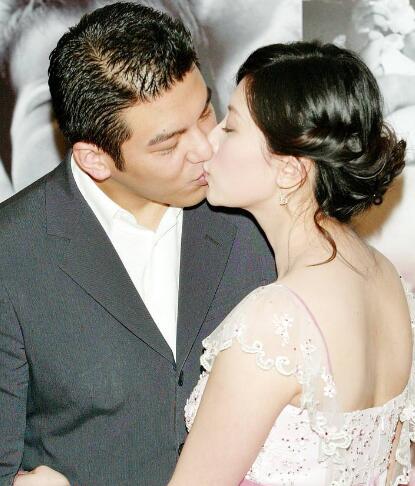 贾静雯为什么和前夫离婚 贾静雯当时经历了什么事情