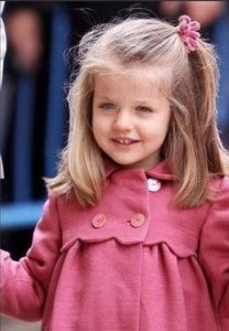 ​了解一下，西班牙未来掌舵人、16岁莱昂诺尔公主的成长经历