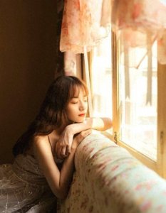 ​一个人拍照的姿势大全，9个姿势任你挑，好看又实用