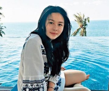 ​沈月情系美人谷 经纪人央央怼粉丝“不喜欢请滚”