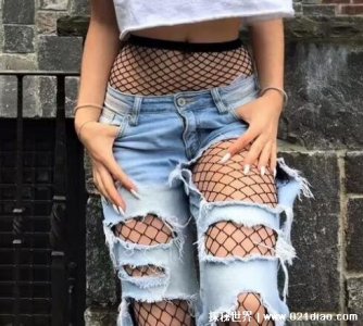 ​女生说我里面穿了库里斯什么意思，裤子里面穿了丝袜(附图片)