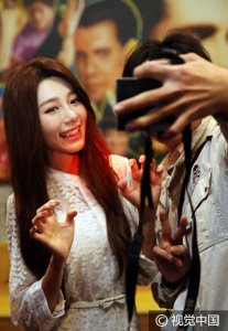 ​恐怖喜剧《救僵清道夫》见面会 林明祯合影粉丝画面“惊悚”