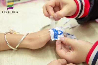 ​学美甲理论知识：没有卸甲水怎么卸指甲油？