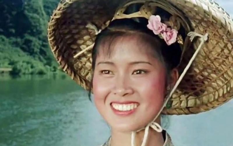 刘三姐扮演者黄婉秋个人简历(歌仙唱彻壮乡美)