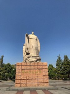 ​洛阳周王城广场：一条路划分南北，曾经的周王领地