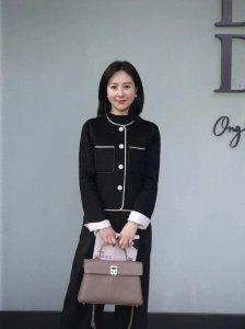 ​40+女人的春款穿搭 这8套搭配让你出行回头率飙升