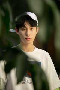 ​周奇全新写真曝光清爽纯粹少年感十足