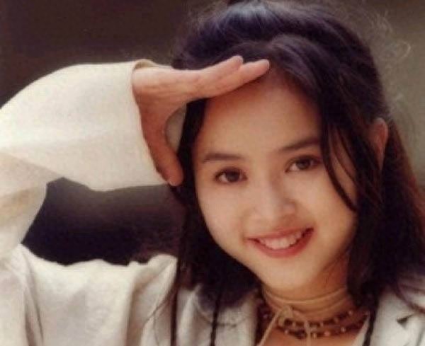 叶蕴仪：可爱教主，90年代清纯终结者，风靡千万青少年