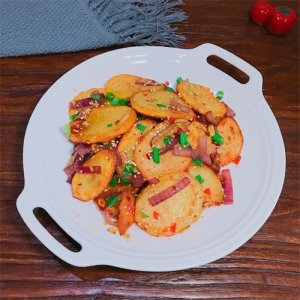 ​干锅土豆片：外焦里嫩，香辣过瘾，超级好吃又下饭