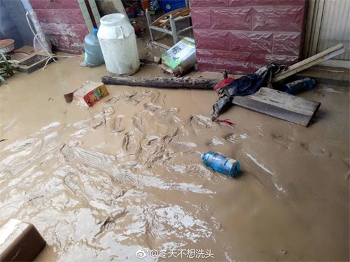 山东寿光遭遇罕见水灾：台风暴雨发威，河流水位猛涨淹没村庄