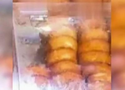 ​男子超市买散装蛋糕，吃的时候坚硬无比，拿砖头砸几次砖头断了