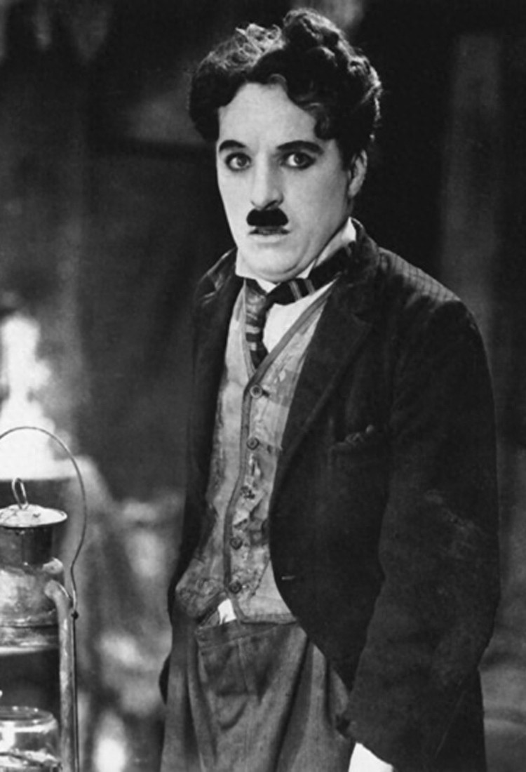 老照片:卓别林年轻时候原来这么的帅,比现在小鲜肉颜值高多了
