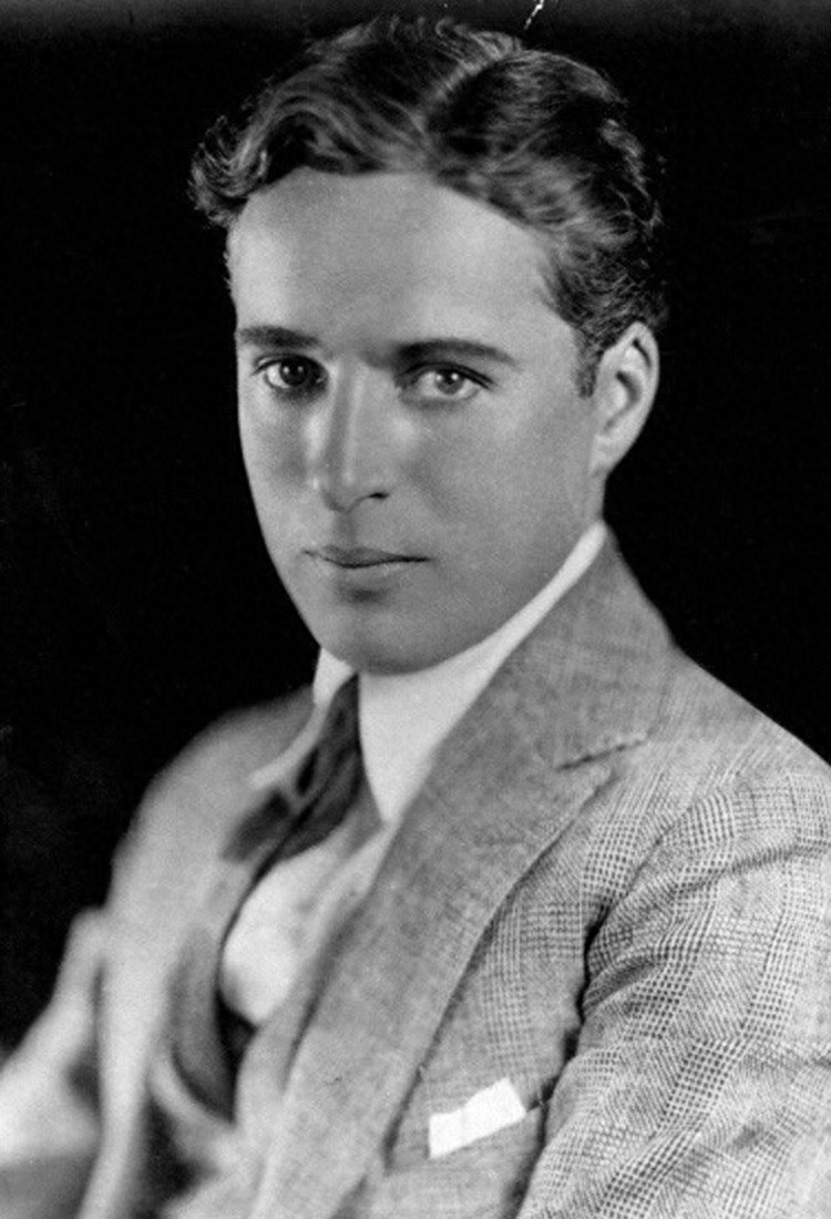 老照片:卓别林年轻时候原来这么的帅,比现在小鲜肉颜值高多了