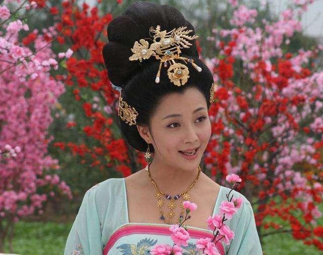 杨玉环简介生平（四大美女杨贵妃，唐玄宗的最爱，长恨歌的主角，38岁死于马嵬坡）