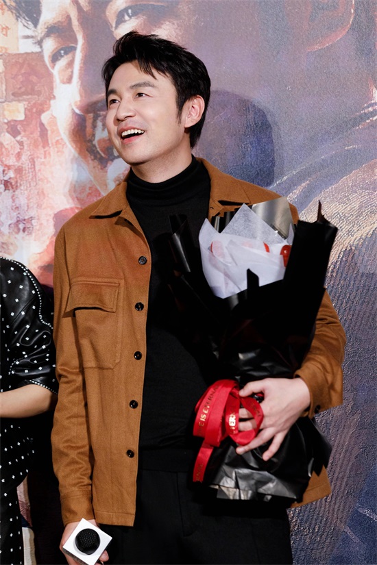 演员雷佳音，老婆是吵架吵来的，和岳母处得像姐弟