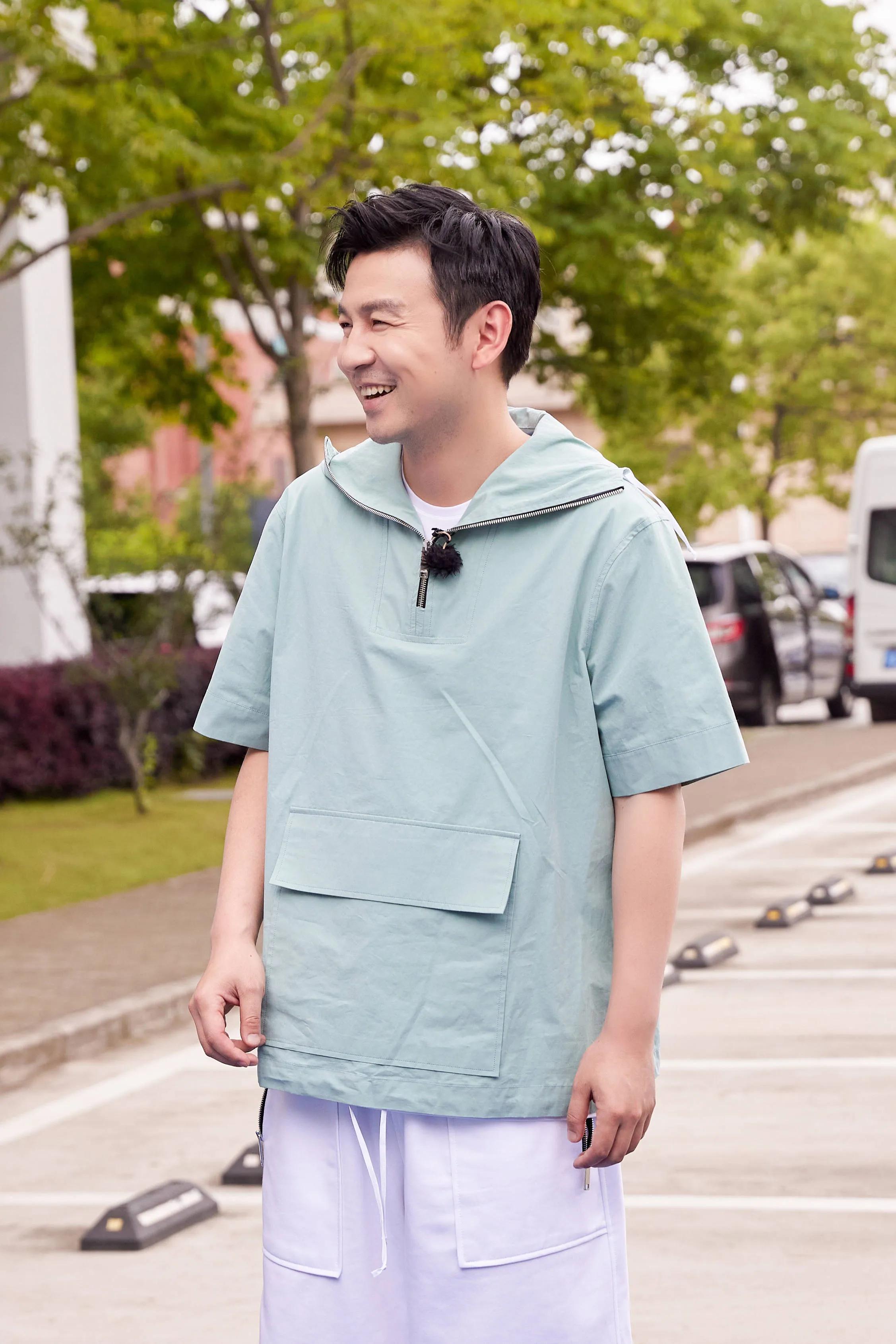 演员雷佳音，老婆是吵架吵来的，和岳母处得像姐弟