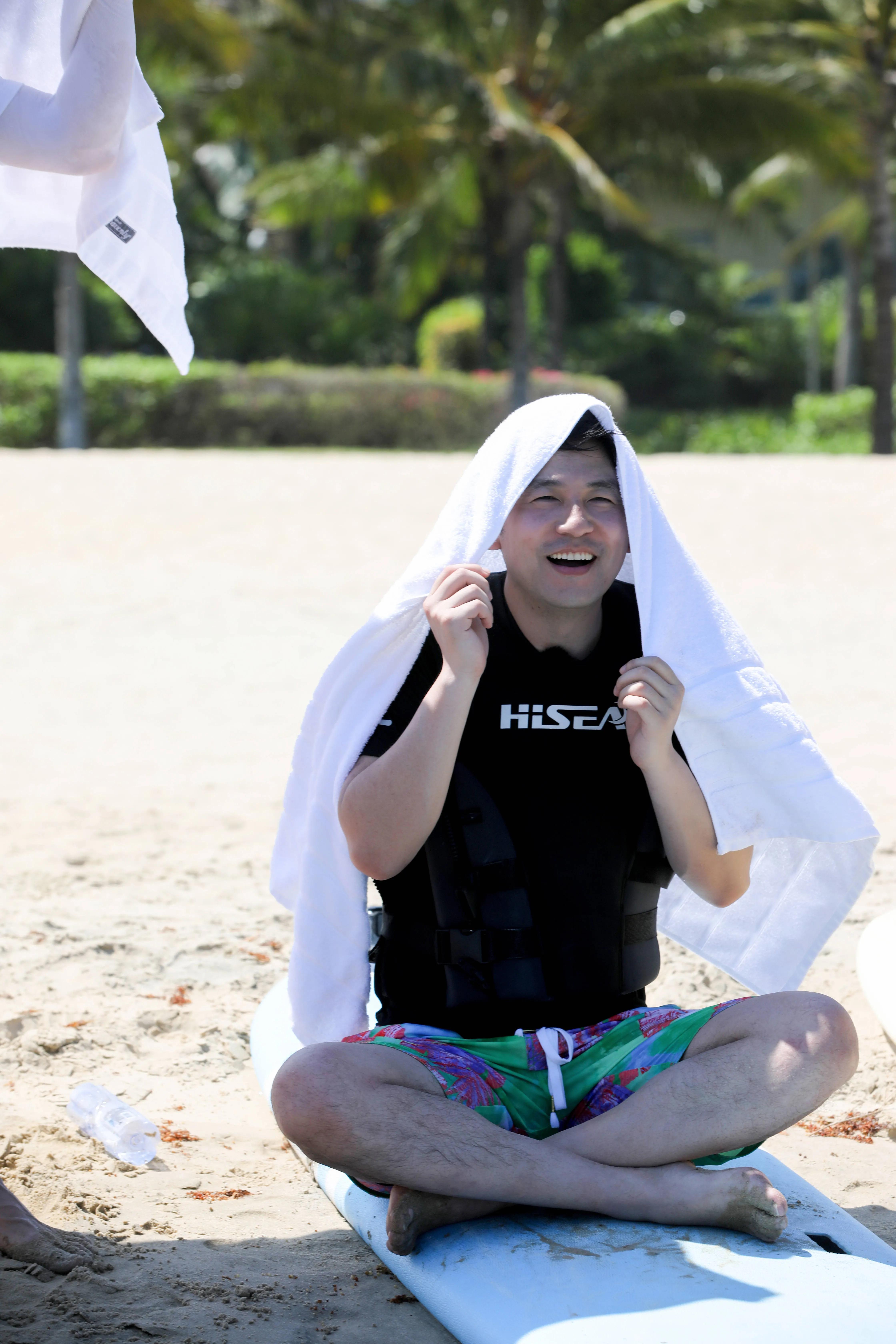 演员雷佳音，老婆是吵架吵来的，和岳母处得像姐弟