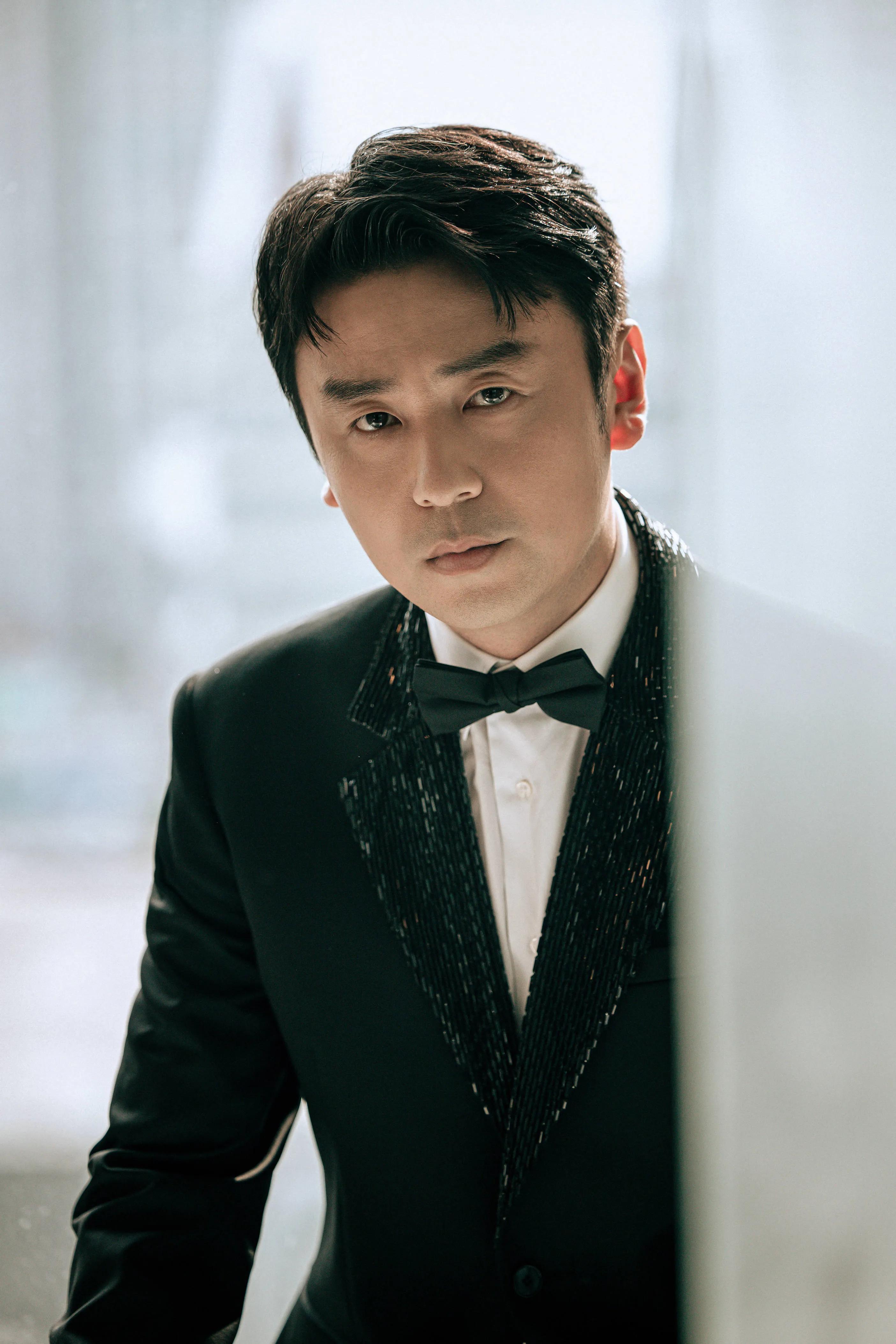 演员雷佳音，老婆是吵架吵来的，和岳母处得像姐弟