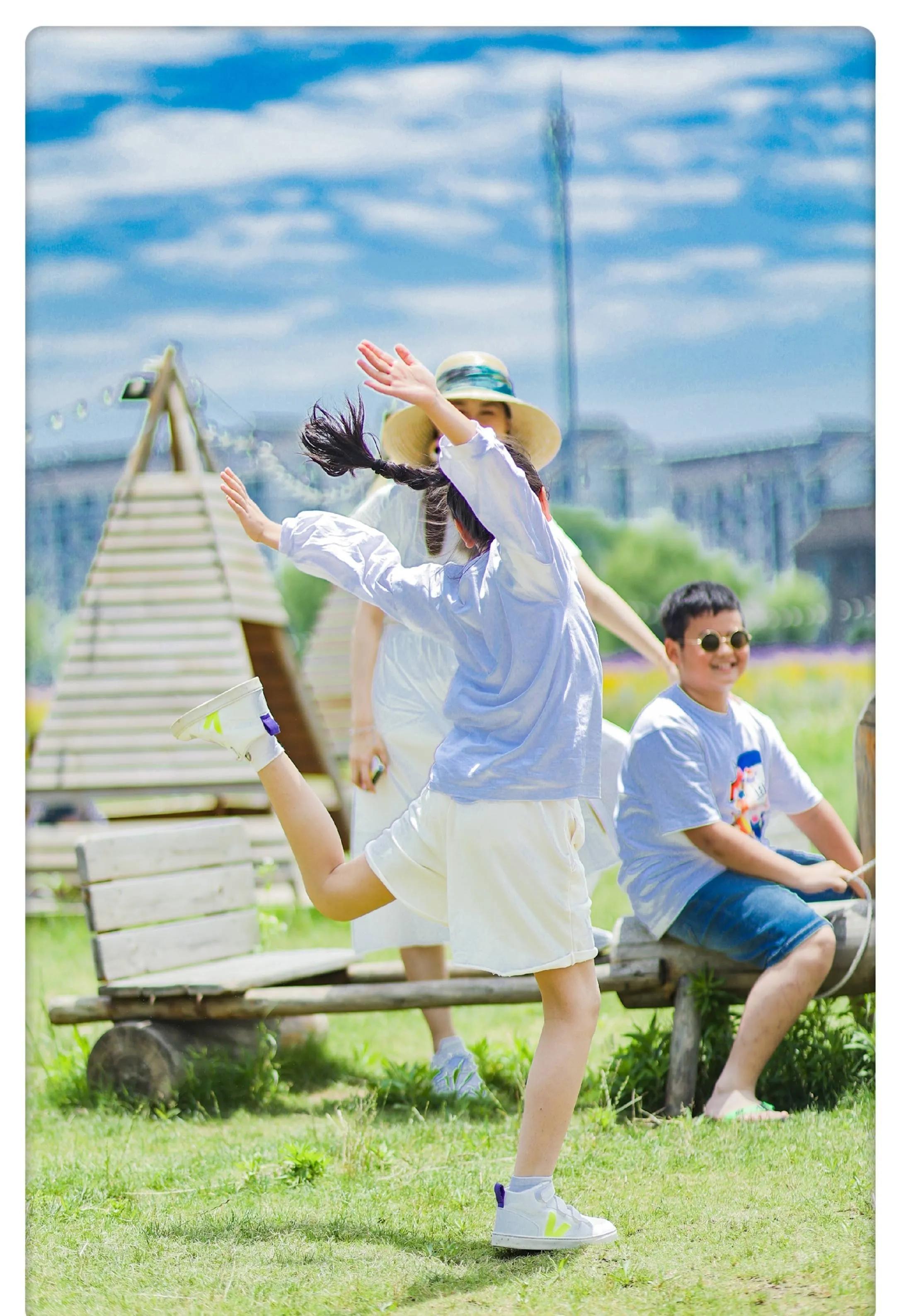 演员雷佳音，老婆是吵架吵来的，和岳母处得像姐弟