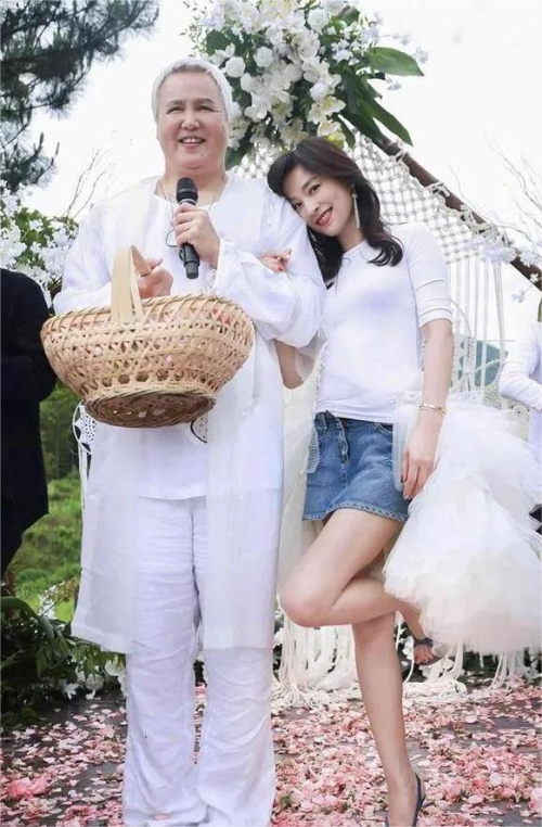 “小三”张庭当初哭晕在媒体面前，如今吞下百亿罚单转战东南亚