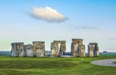 ​我国的龙脉上葬了三个人,一个不敢挖,一个不能挖,另一个挖不开