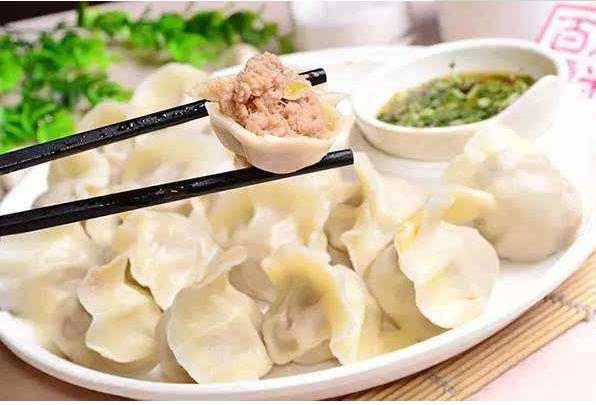 怎么调猪肉大葱水饺馅（专做水饺的老师傅教你怎么调猪肉大葱饺子馅才最好吃）(5)