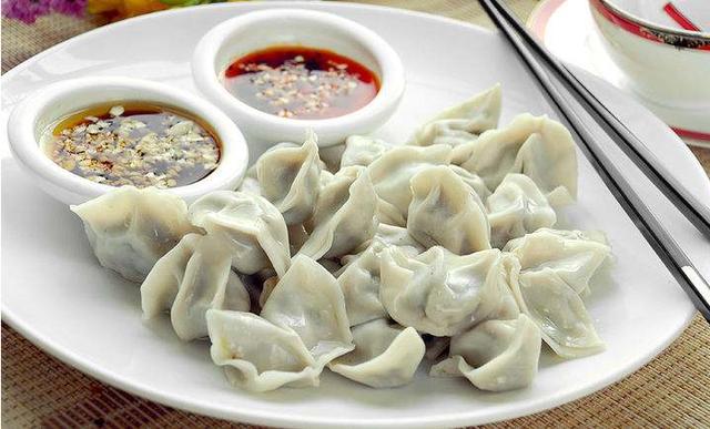 怎么调猪肉大葱水饺馅（专做水饺的老师傅教你怎么调猪肉大葱饺子馅才最好吃）(1)