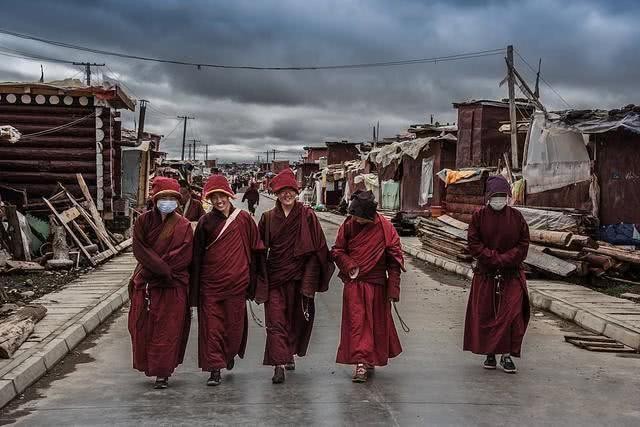 中国真实存在的“女儿国”，男人禁止入内，修行方式很特别