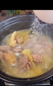 ​炖鸡怎么炖好吃，黄芪炖鸡汤怎么炖好吃？