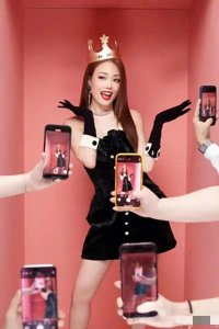 ​热搜第一！容祖儿疑似同性恋情曝光引脱粉潮？新女友怒怼粉丝