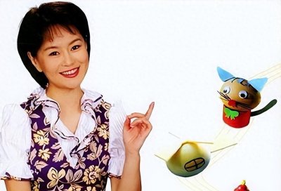 ​鞠萍：一婚嫁“软饭男”，离婚后独自带娃，43岁再婚如今过得怎样