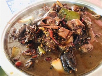 ​蘑菇炖鸡这样做才好吃，吃起来咸鲜浓香，而且养胃驱寒