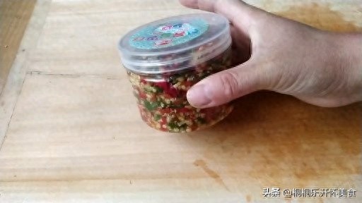 吃一口就爱上的辣椒酱做法，没有任何添加剂，香辣过瘾，健康美味