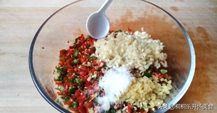 吃一口就爱上的辣椒酱做法，没有任何添加剂，香辣过瘾，健康美味