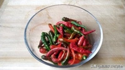 ​吃一口就爱上的辣椒酱做法，没有任何添加剂，香辣过瘾，健康美味