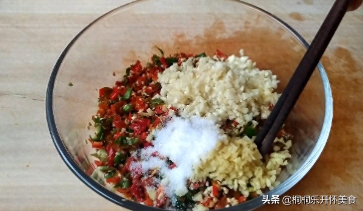 吃一口就爱上的辣椒酱做法，没有任何添加剂，香辣过瘾，健康美味