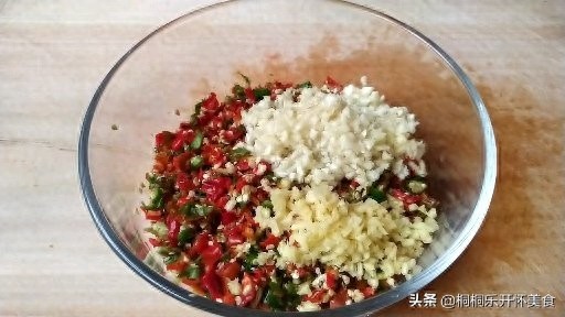 吃一口就爱上的辣椒酱做法，没有任何添加剂，香辣过瘾，健康美味